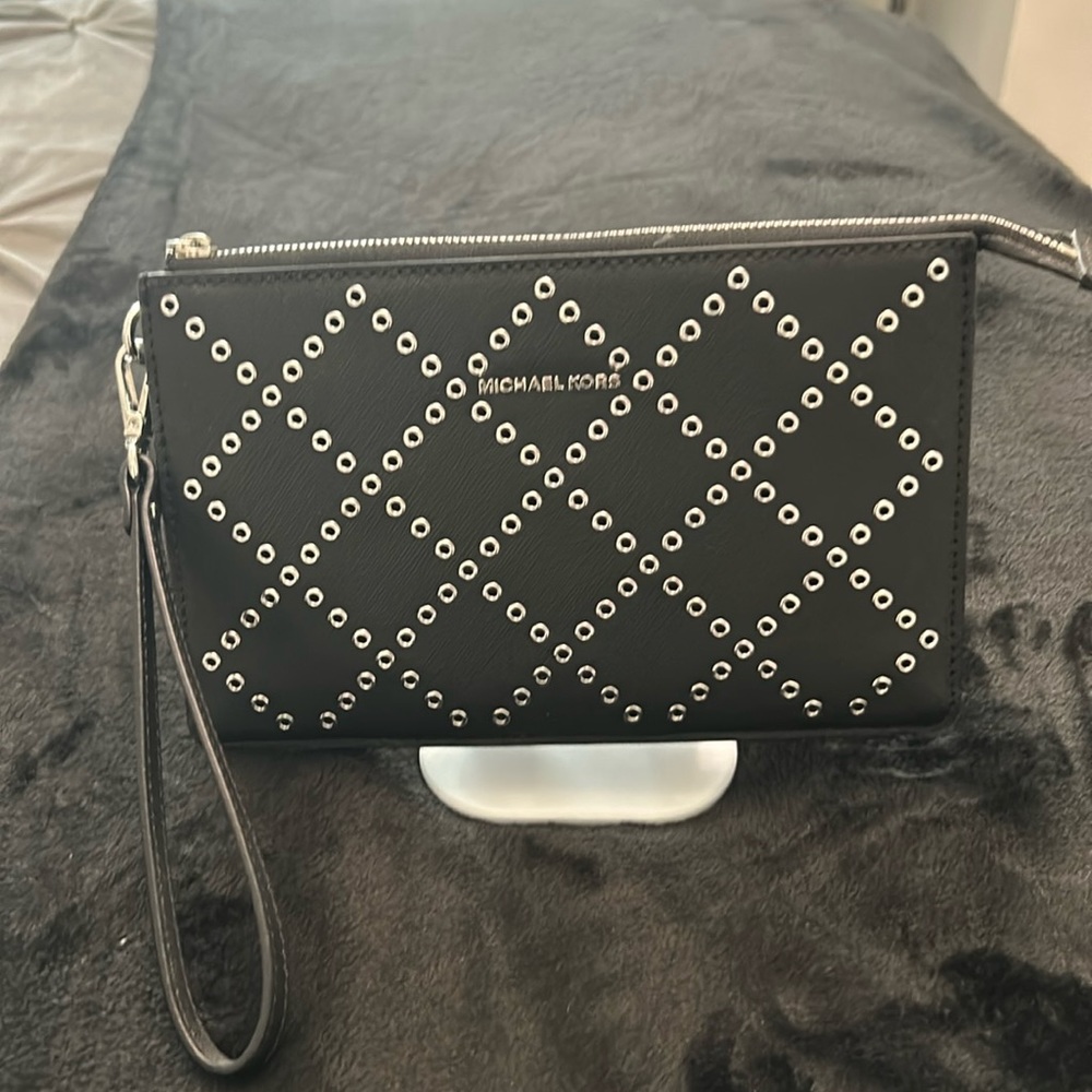 Michael Kors wristlet never used
